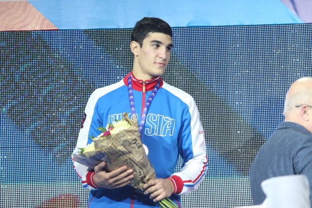 vladimir_uzunyan_serebryanyy_prizer_chempionata_mira_po_boksu_3.jpg